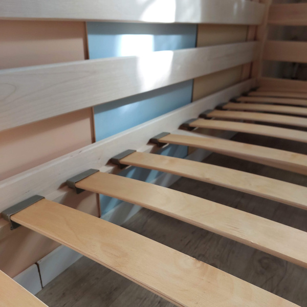 КРОВАТЬ ДЕТСКАЯ С БОРТИКОМ - RENUA БЕЗ ПОКРАСКИ